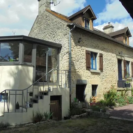 Fee Maison With Holiday home