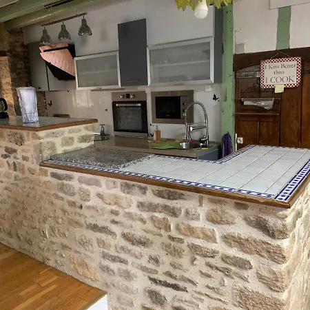 Fee Maison With *